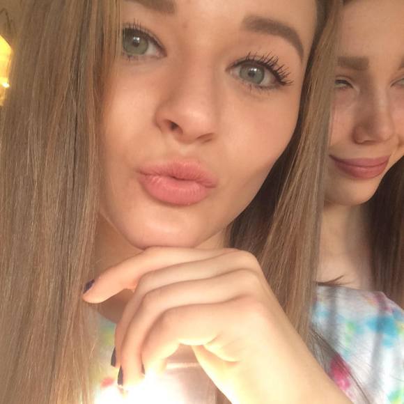 Meet your Posher, Katie - Picture 1 of 1